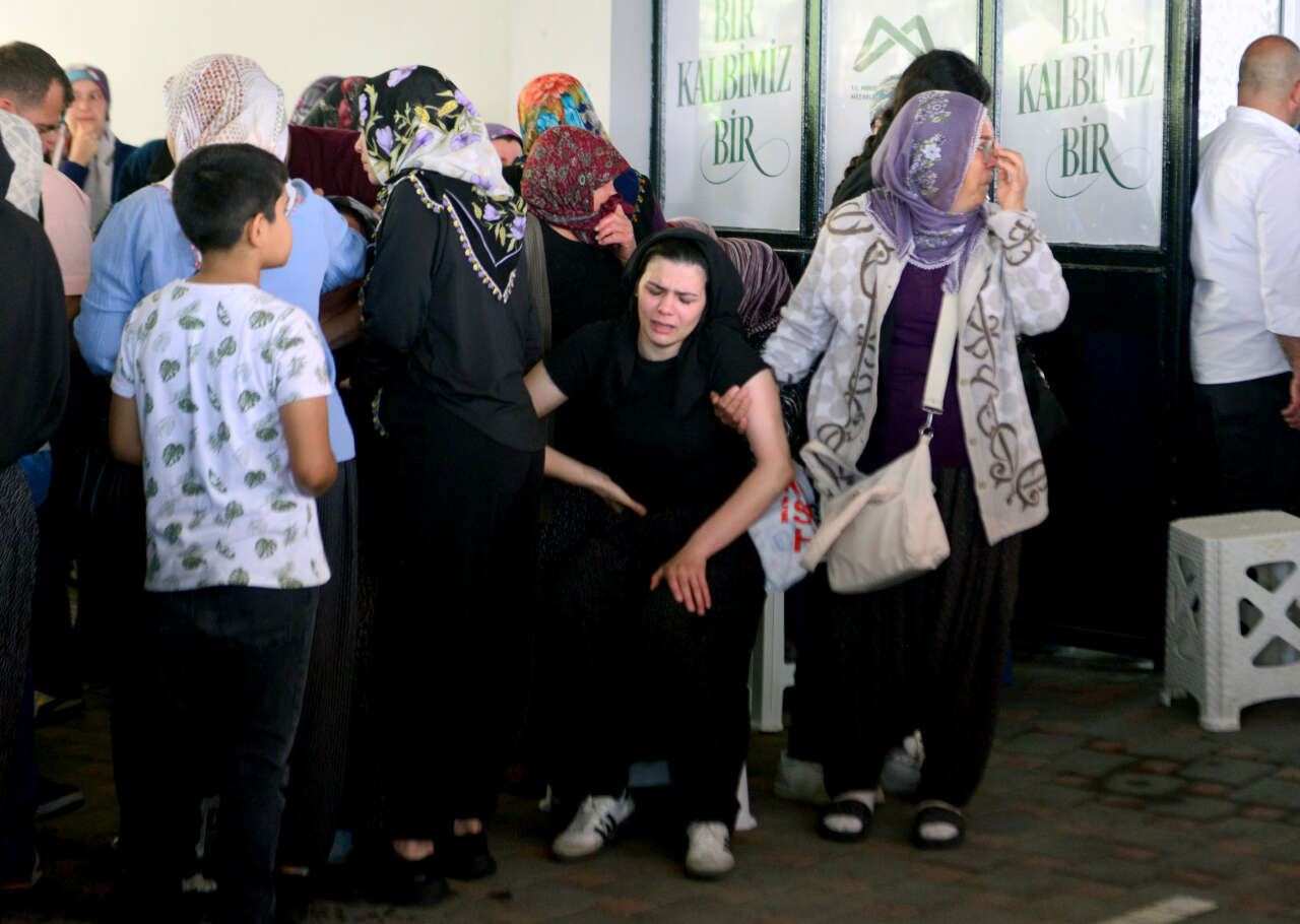 Türkiye’yi sarsan saldırı! 6 kişiden 5’i gözyaşlarıyla toprağa verildi 10